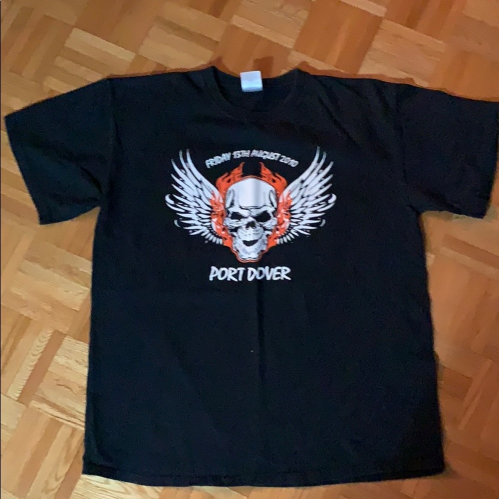 Black vintage skull head T-shirt in large